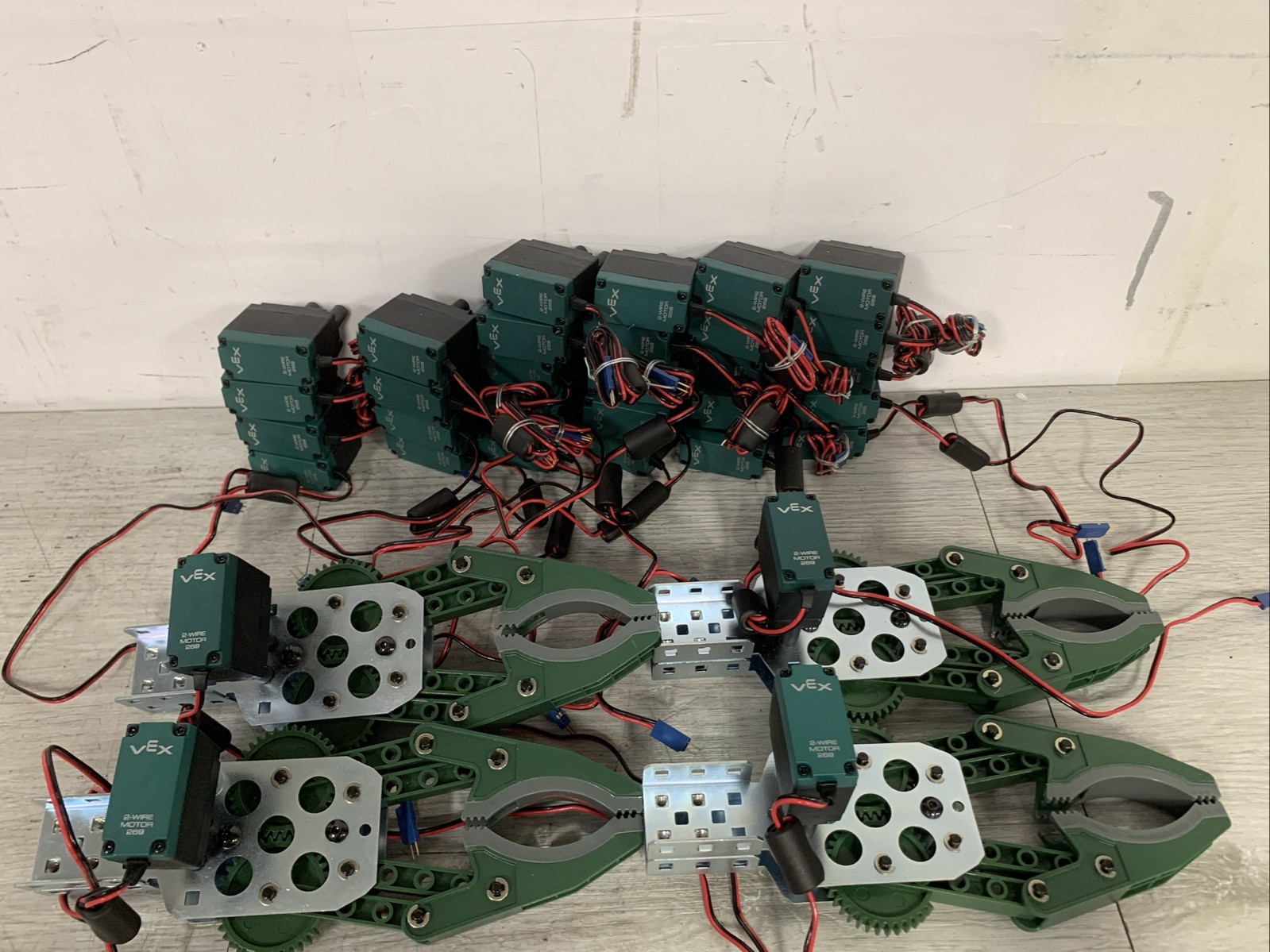 Lot Of 32 VEX Robotics #276-2181 2-Wire Motor 269 And 4 Clamp Parts
