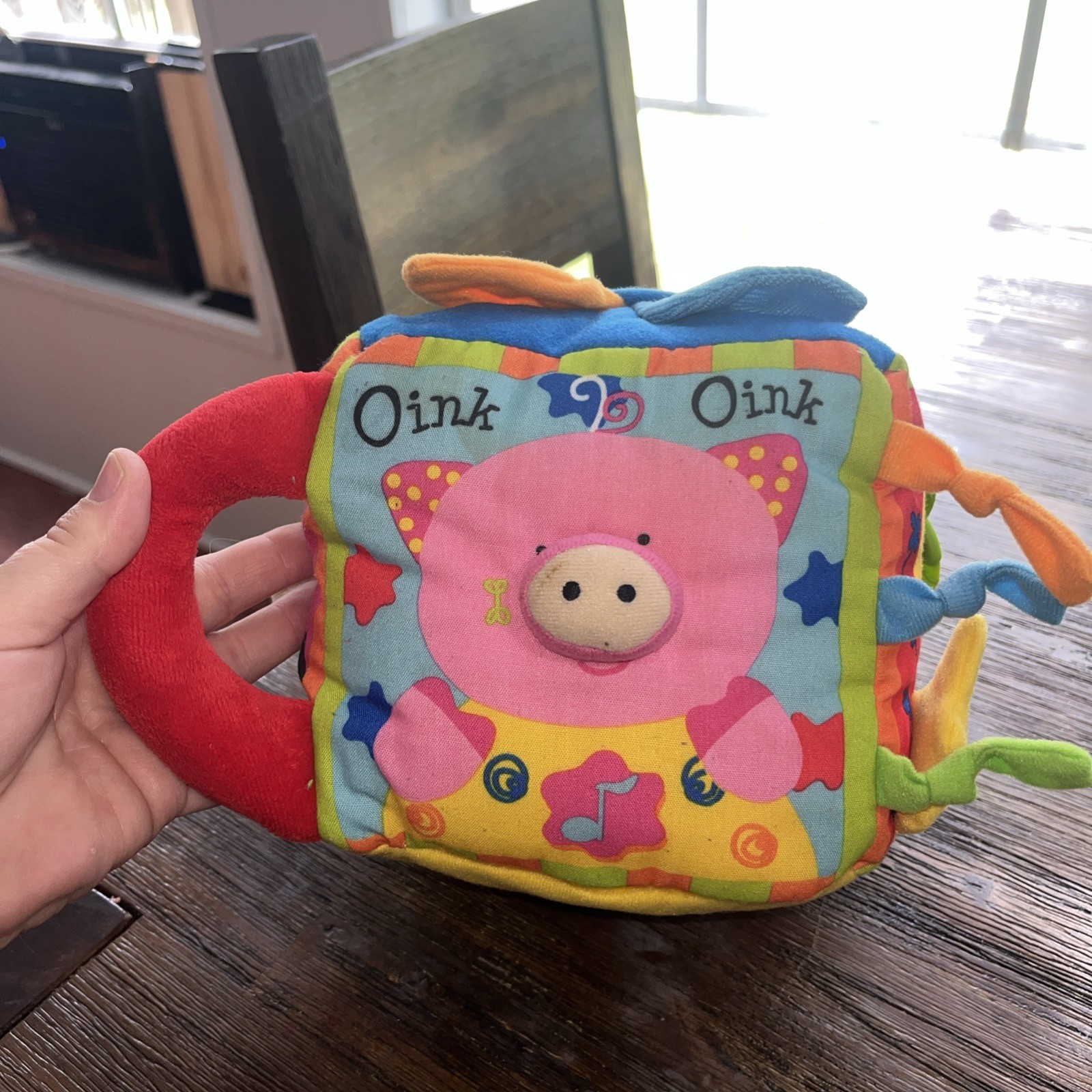 Melissa & Doug Musical Farmyard crinkle Cube