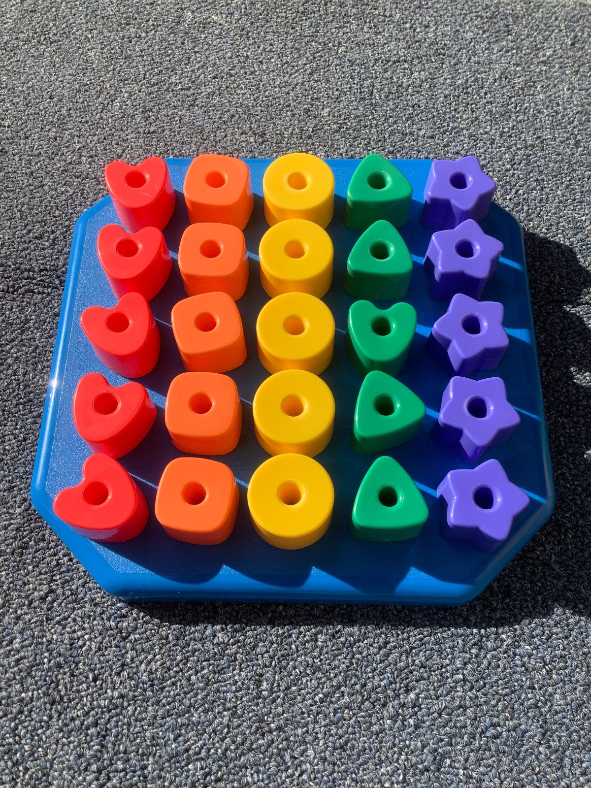 NEW! Avon Fun Beginnings Bright Shapes Pegboard #2 Sort by color & shape