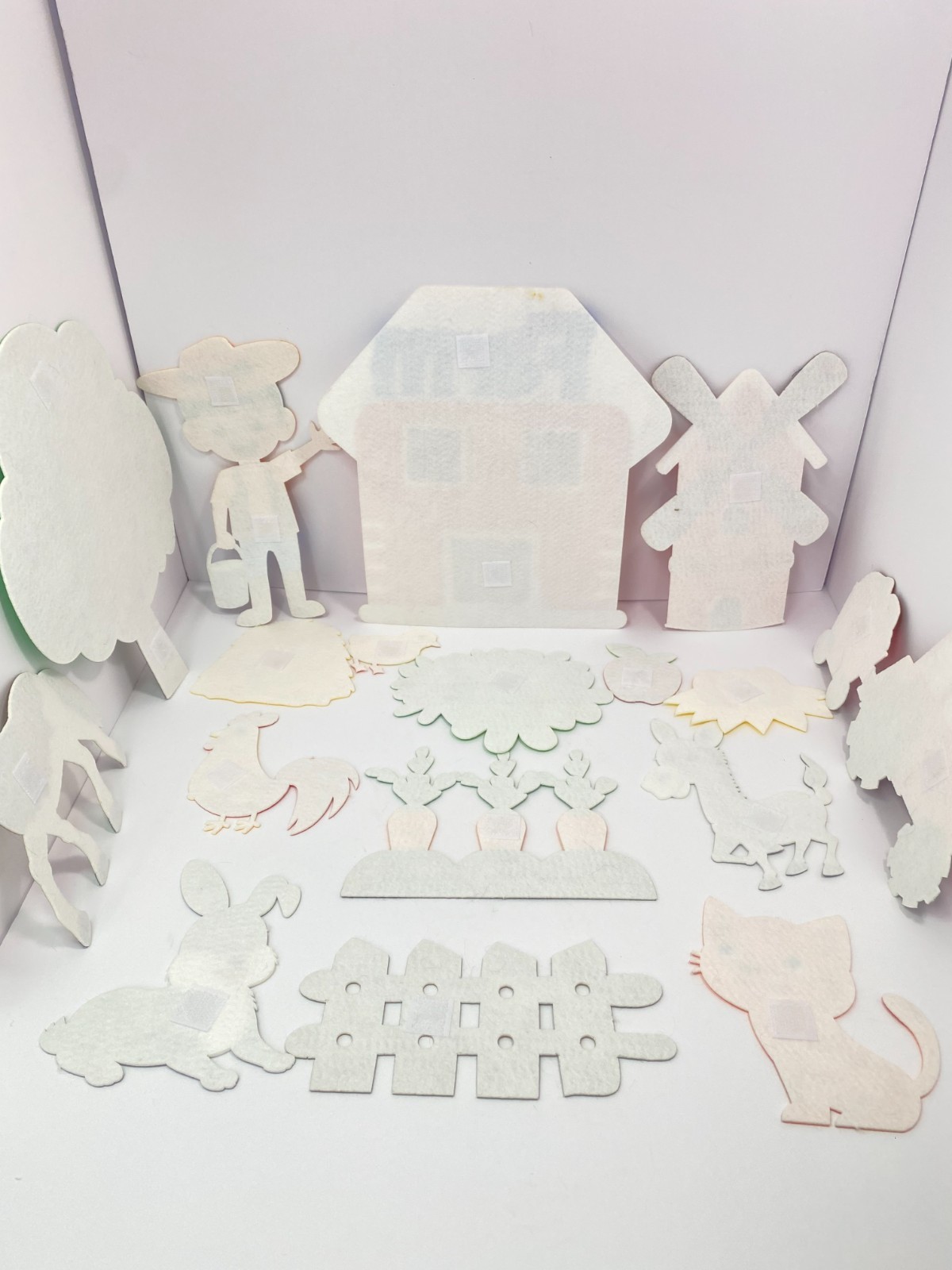 Farm Animal Felt Story Set – Hook‑and‑Loop Backing – 30+ Pieces Preowned Wear