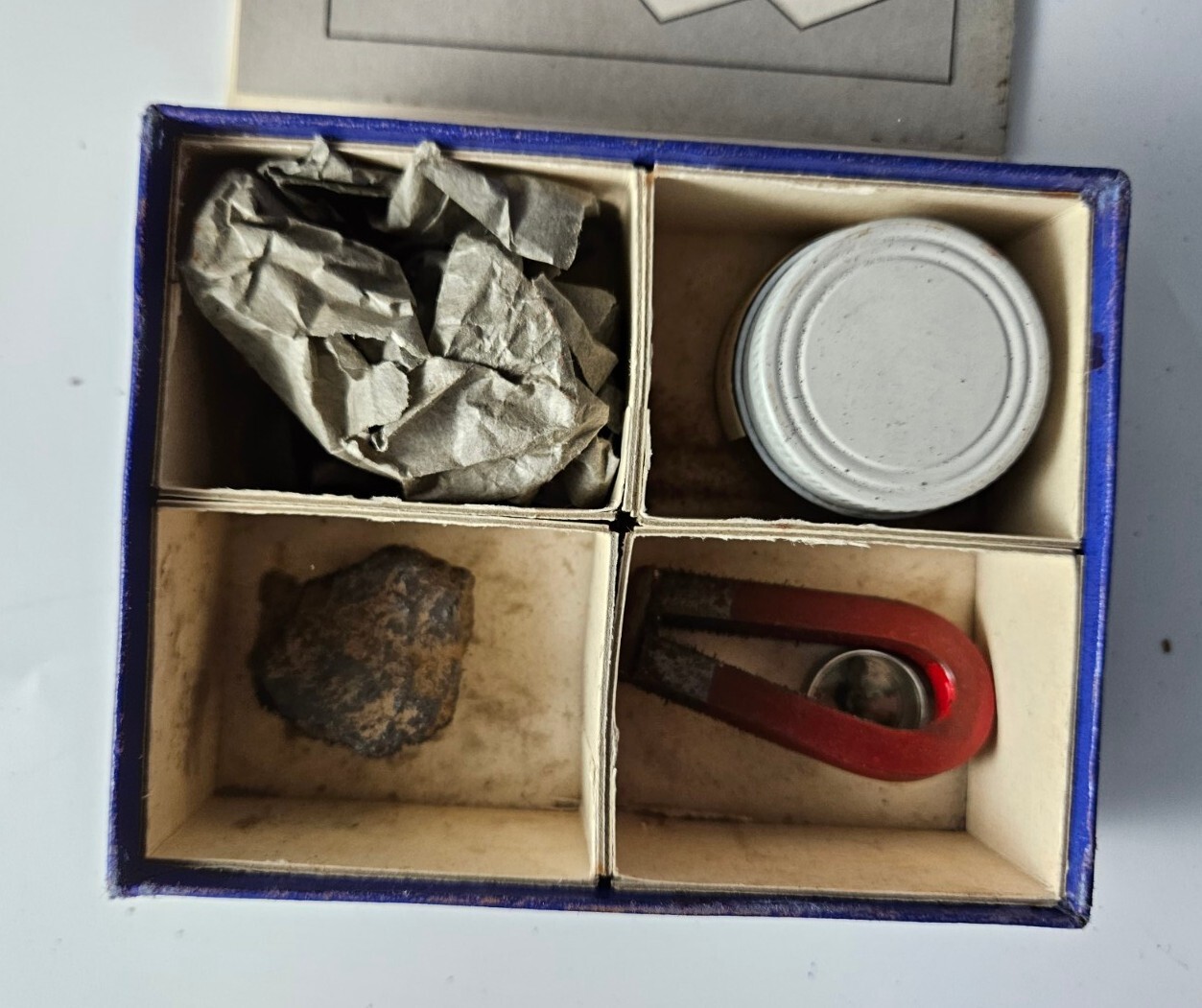 Vintage Discovering Our World Magnet Kit