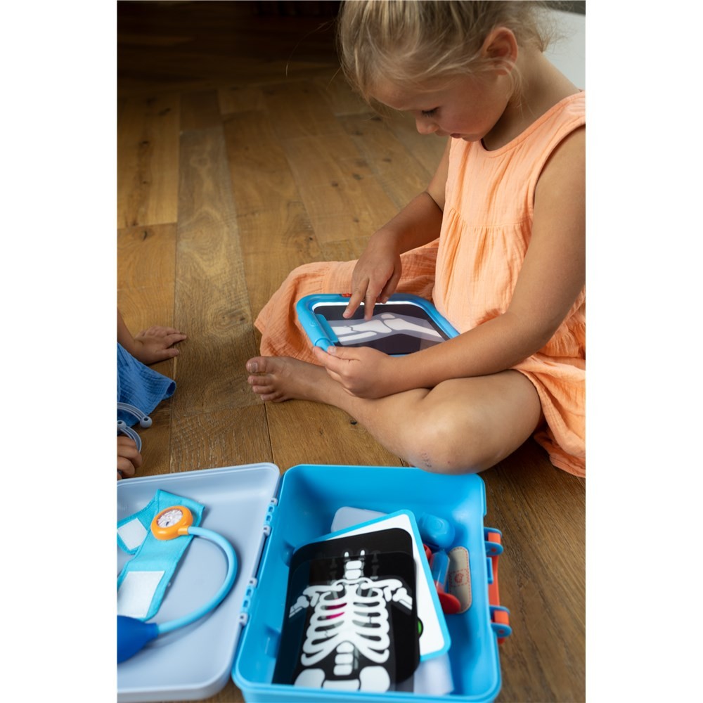 Fat Brain Pretendables Doctor Set
