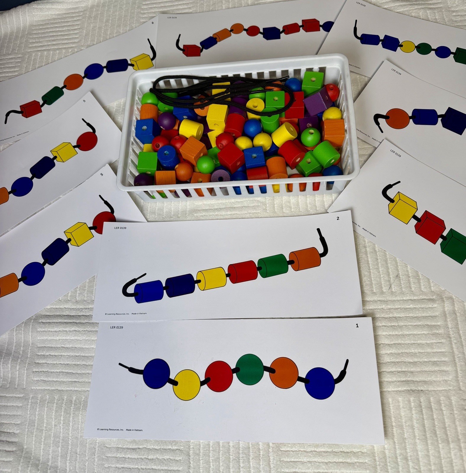 Learning Resources Multicolor Lacing Beads w/ Pattern Cards & Laces 117 pcs