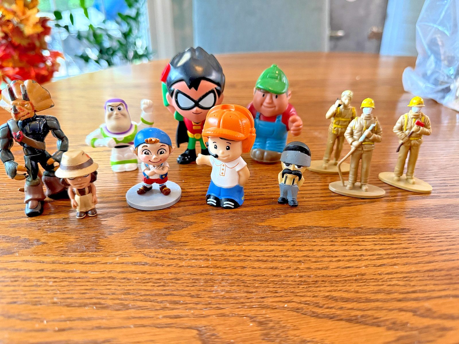 Sand Tray & Play Therapy Miniatures Heroes Villains Character Lot of 11