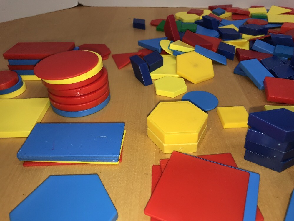 2D SHAPE ACTIVITY – DESK SET – Circles, Triangles, Squares, Rectangles, Hexagons