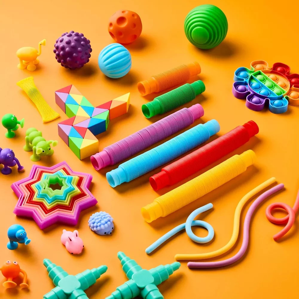 🔥Gigglescape Fidget Box 28-Piece Set For Ages 3+ Stretch, Twist & Squeeze!🔥