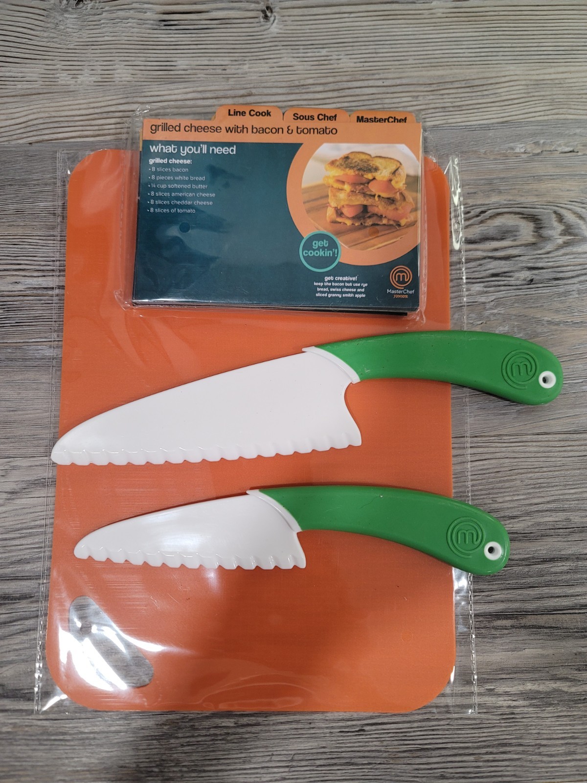 MasterChef junior real cooking tools. cutting board, 2 knifes, recipe cards NEW