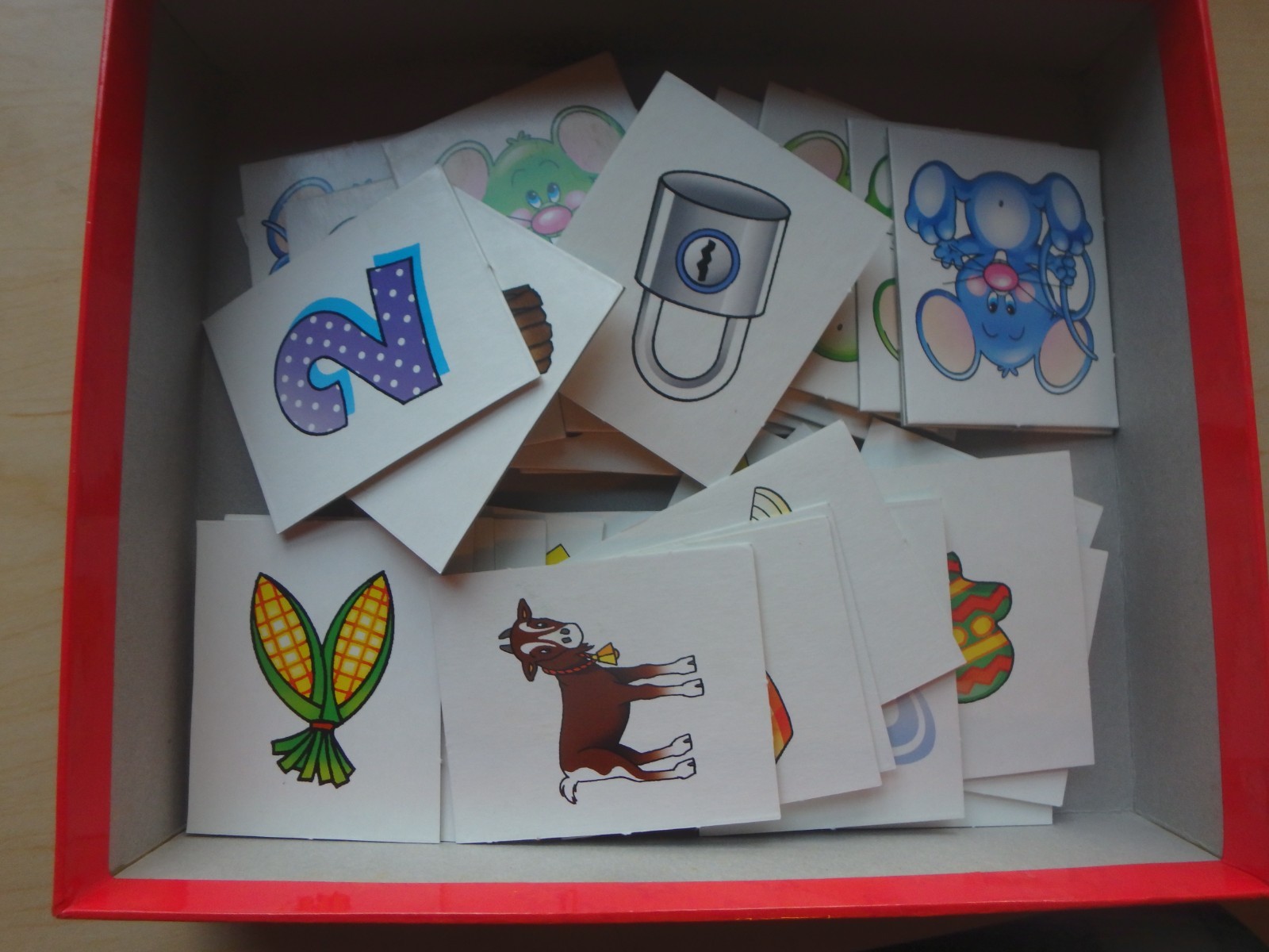 Picture Rhymes I Spy A Mouse in the House Game Excellent Very good condition