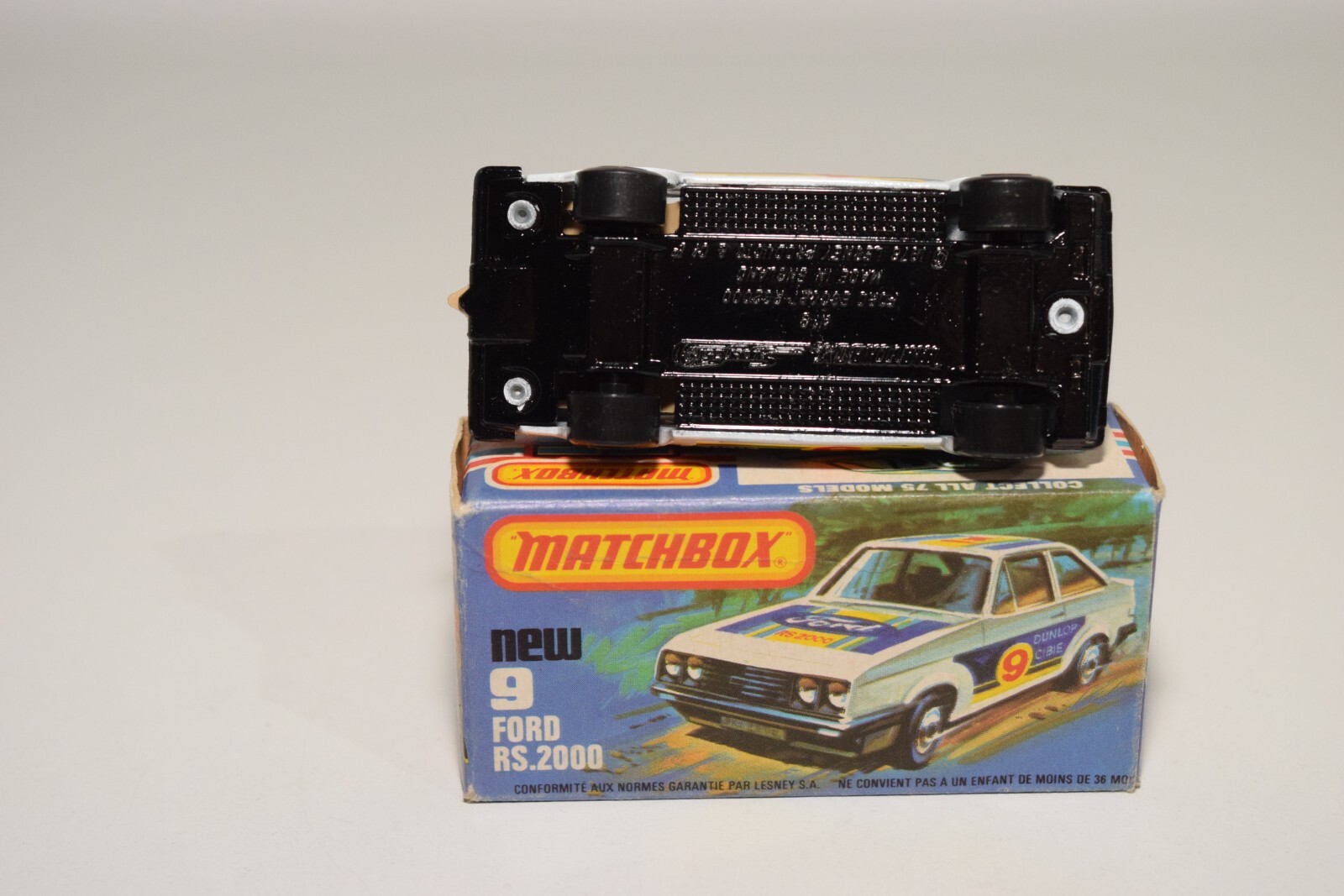 A94 1:64 3 INCH MATCHBOX SUPERFAST 9 FORD RS.2000 RS2000 RALLY WHITE MIB