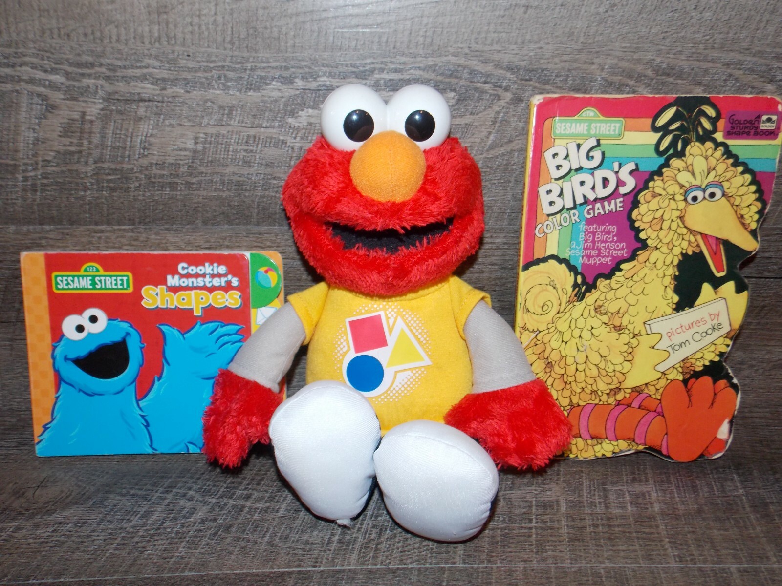 Sesame Street Colors & Shapes Bundle – ELMO Doll Talks Sings + 2 Board Books