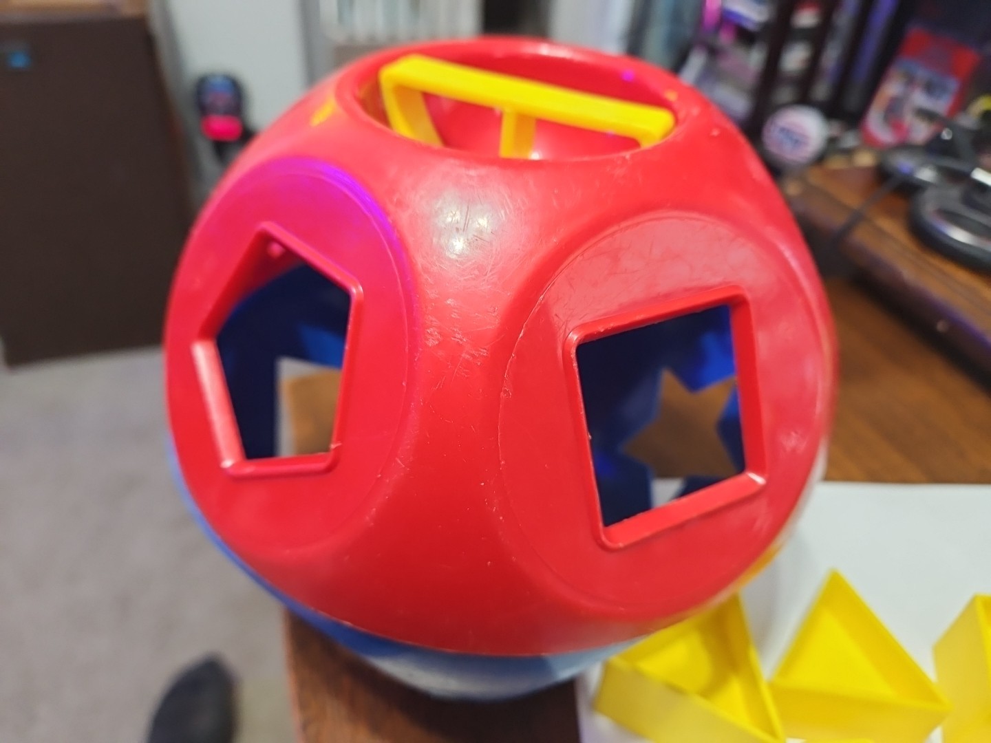 Vintage TUPPERWARE Classic SHAPE-O Ball With 9 Pieces