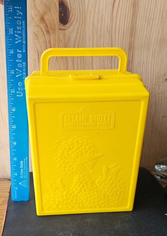 SESAME STREET EARLY LEARNING GAMES. VINTAGE YELLOW CARRY CASE. BIG BIRD IMAGE