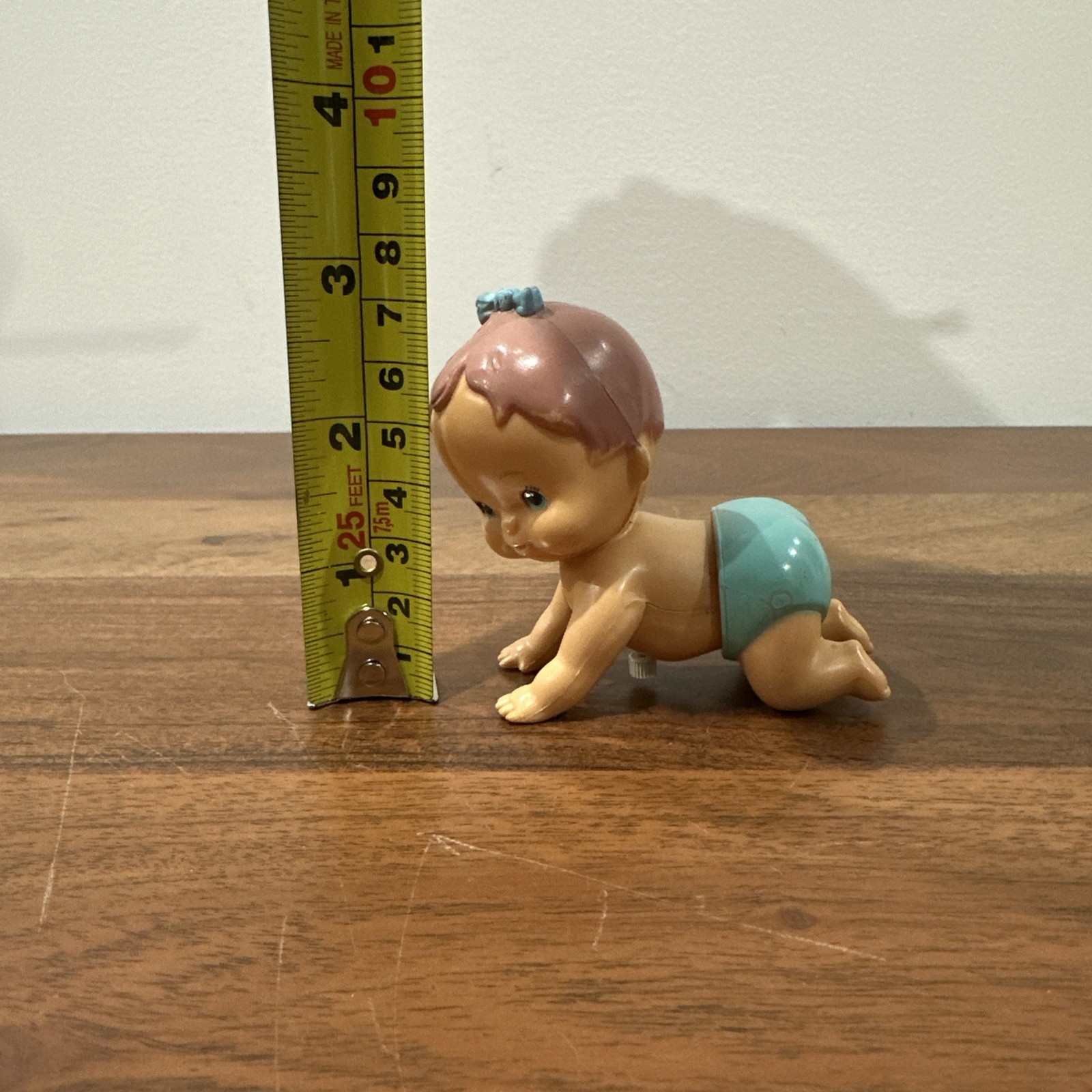 Vintage Tomy 1977 Wind Up Toy Crawling Baby Girl Blue Diaper & Hairbow ~ Tested