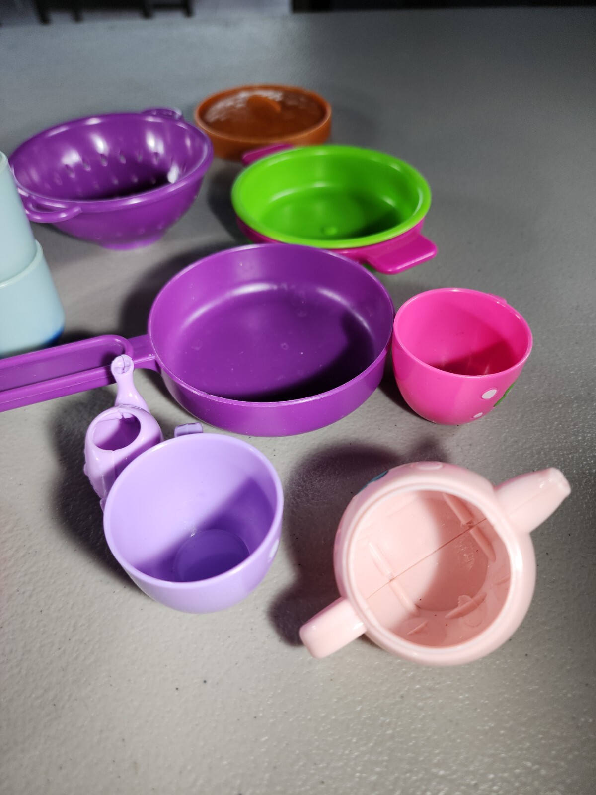 Children’s Kids Play Kitchen Lot 40pc Set, Cups, Utensils, Pans & More