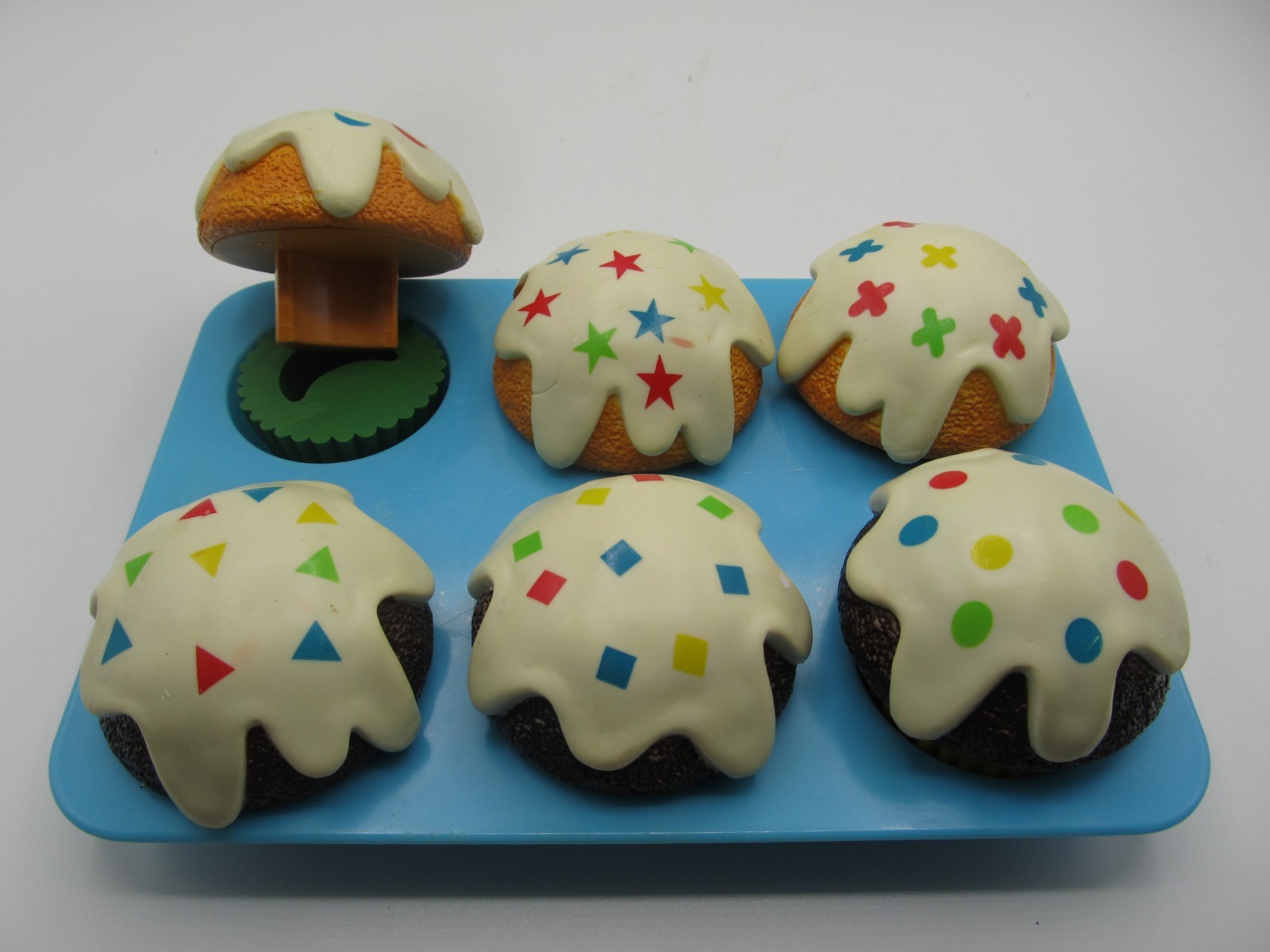 Discontinued Melissa & Doug Learning Resources Shape Sorting Cupcakes with Pan