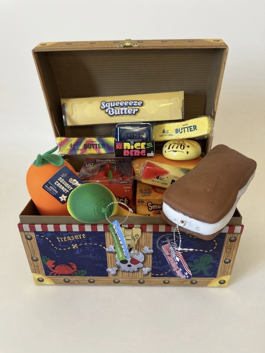 NeeDoh And jumbo Squishy Gift Set/Treasure chest