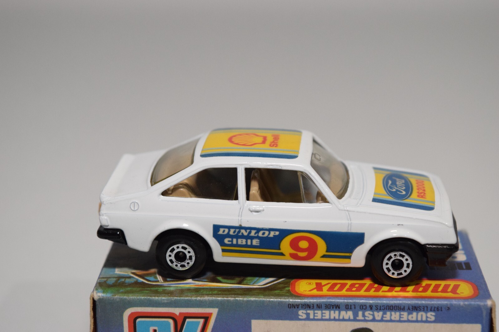 A94 1:64 3 INCH MATCHBOX SUPERFAST 9 FORD RS.2000 RS2000 RALLY WHITE MIB