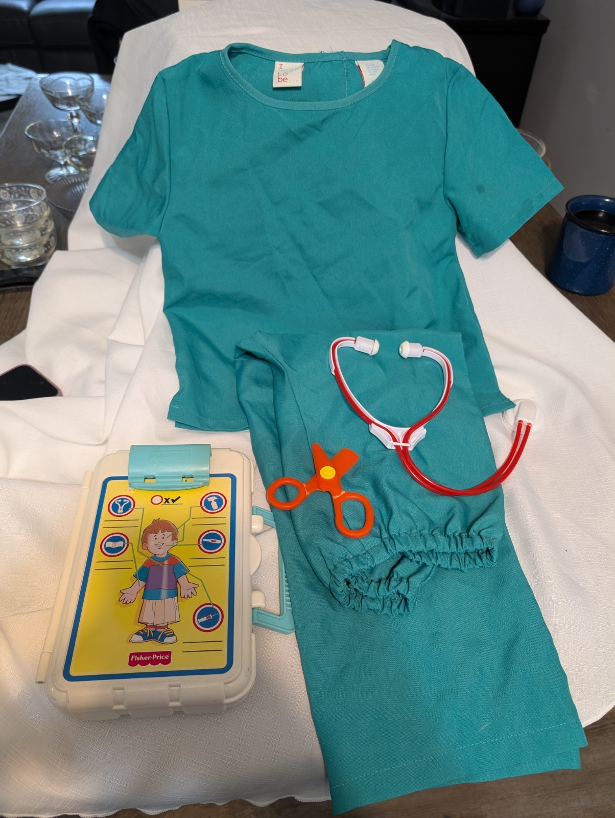 Kids Nurse/Doctor Outfit With Clipboard, Scissors BP Cuff, Stethoscope. SM.(8)