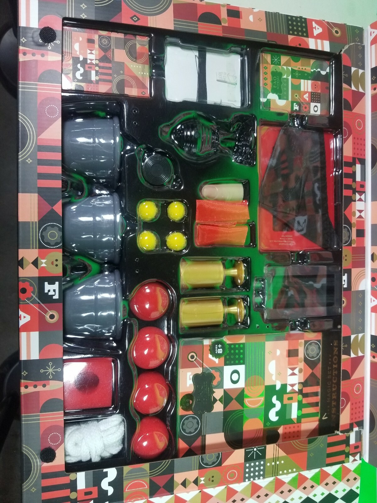 FAO Schwarz Ultimate Magic 28 Piece Set, Perform 300 Tricks. Missing 1 item.