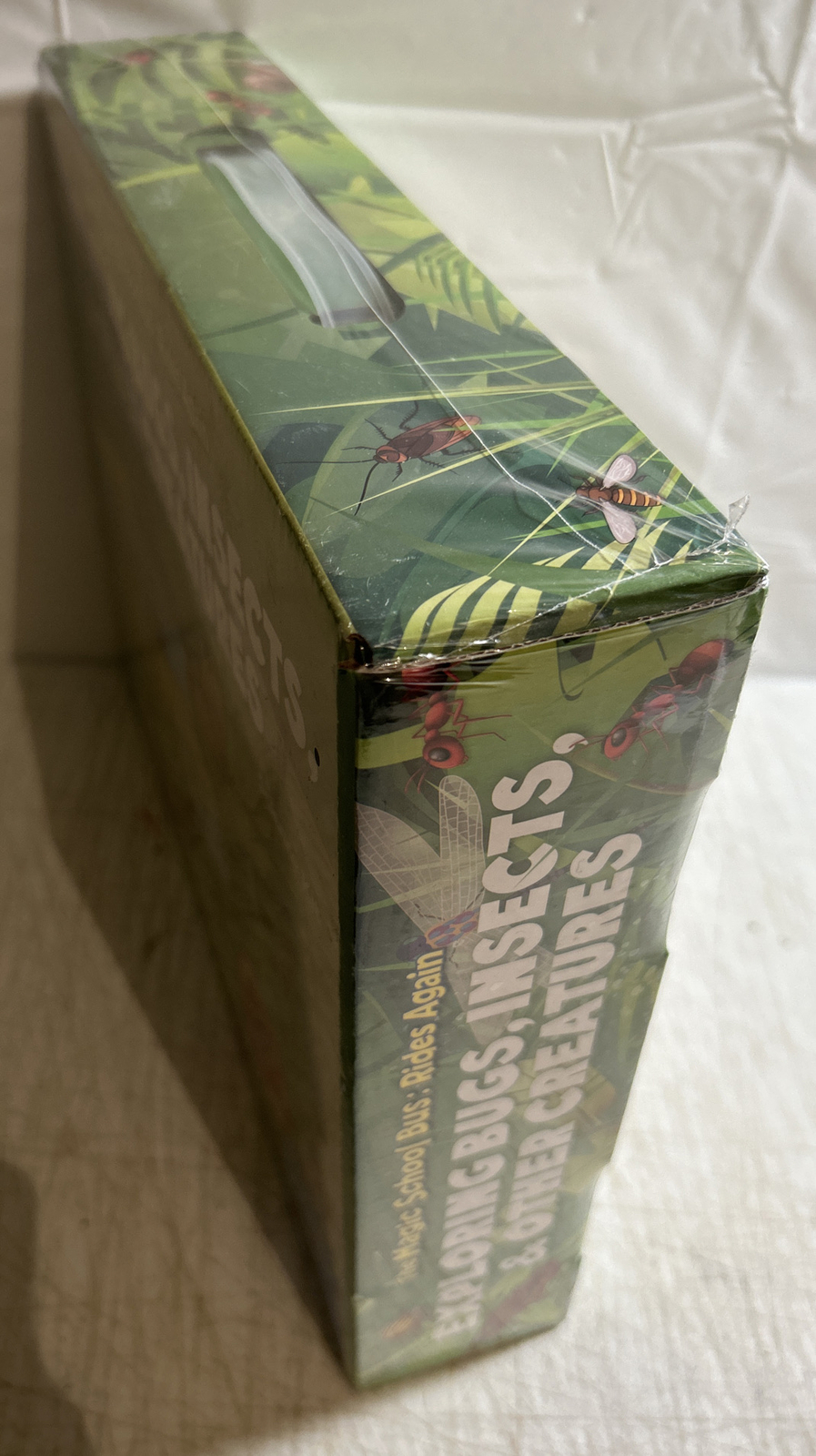 The Magic School Bus Exploring Bugs, Insects & Creatures Science Kit BO5