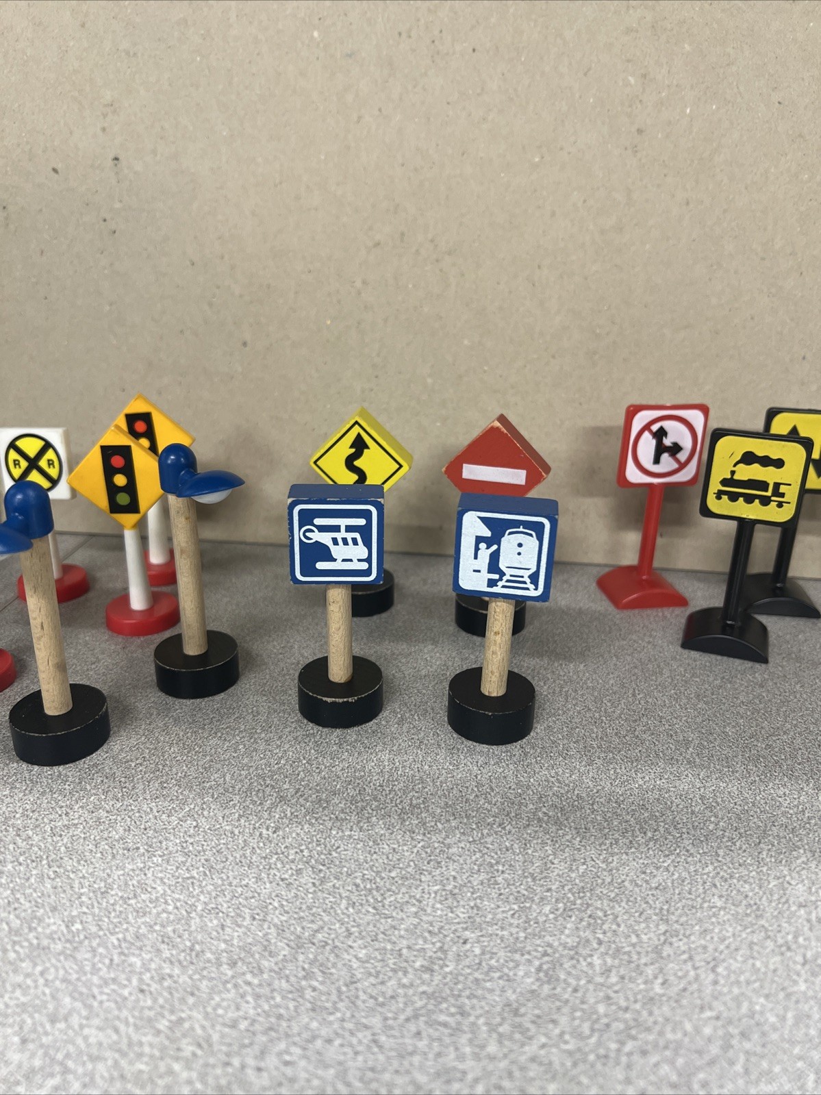 Excellerations Premium Traffic Signs for Block Play – Set of 16