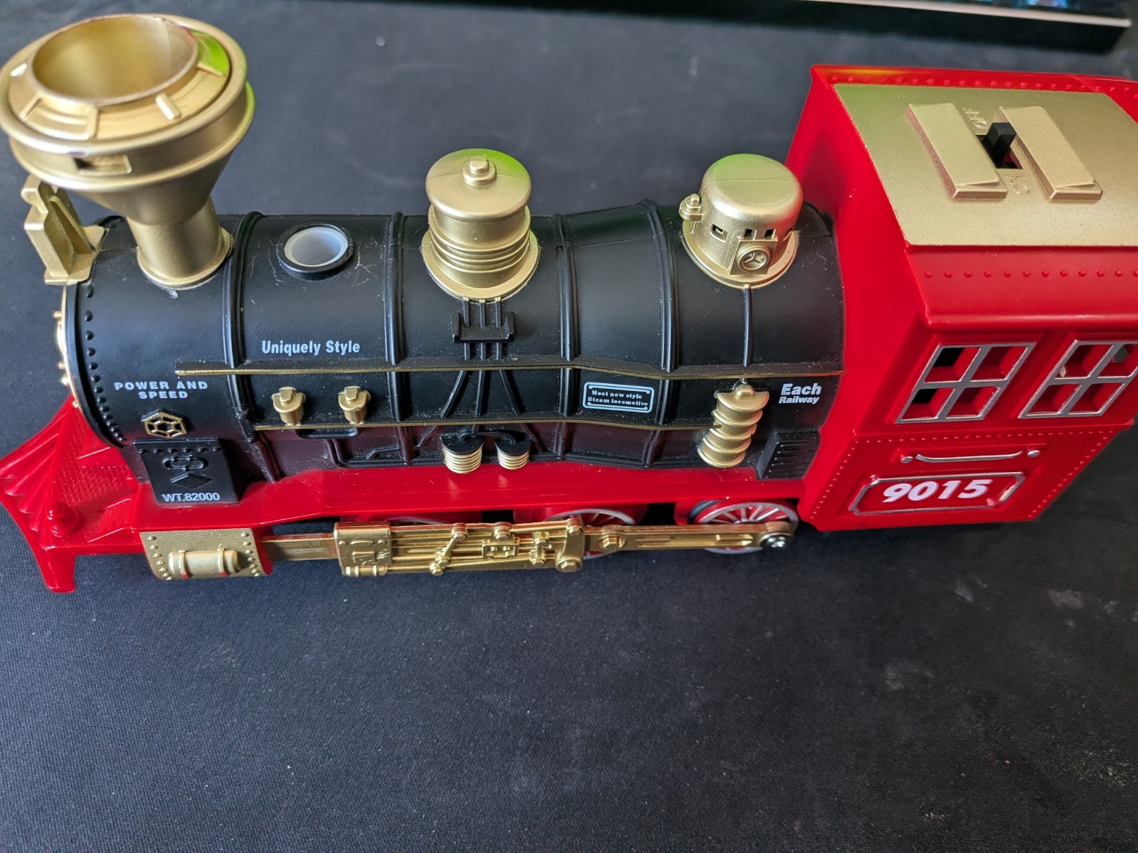 Hot Bee Train Toys Train Steam Locomotive Engine Toy, Smoke, Lights and Sound
