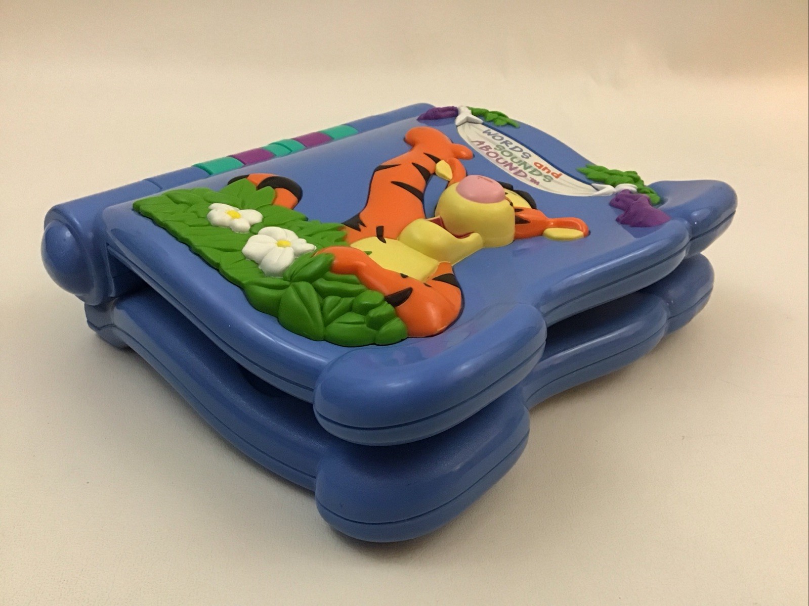 Disney Winnie The Pooh Tigger Words & Sounds Abound Talking Electronic Book 90s