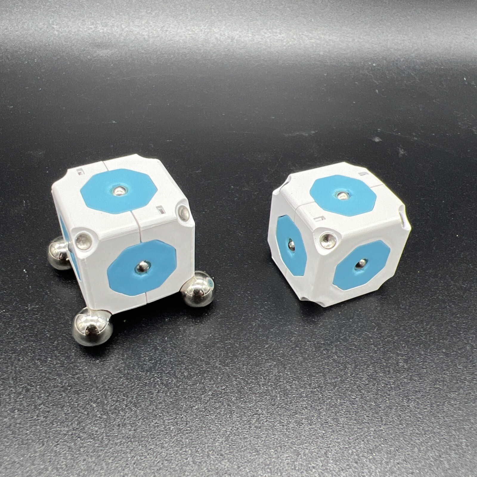 MOSS Robotics Pieces – Two Hub Cubes And Four Steel Balls