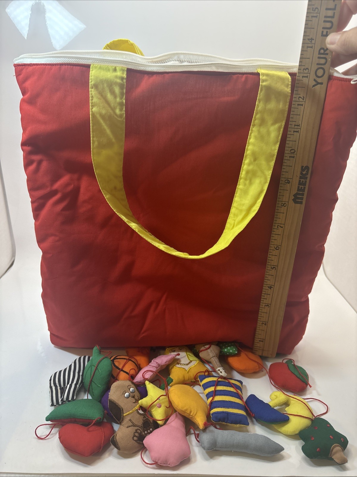 ABC Bag Pockets Play Letter Learning VTG Cloth Plush 23 Characters Zip Top
