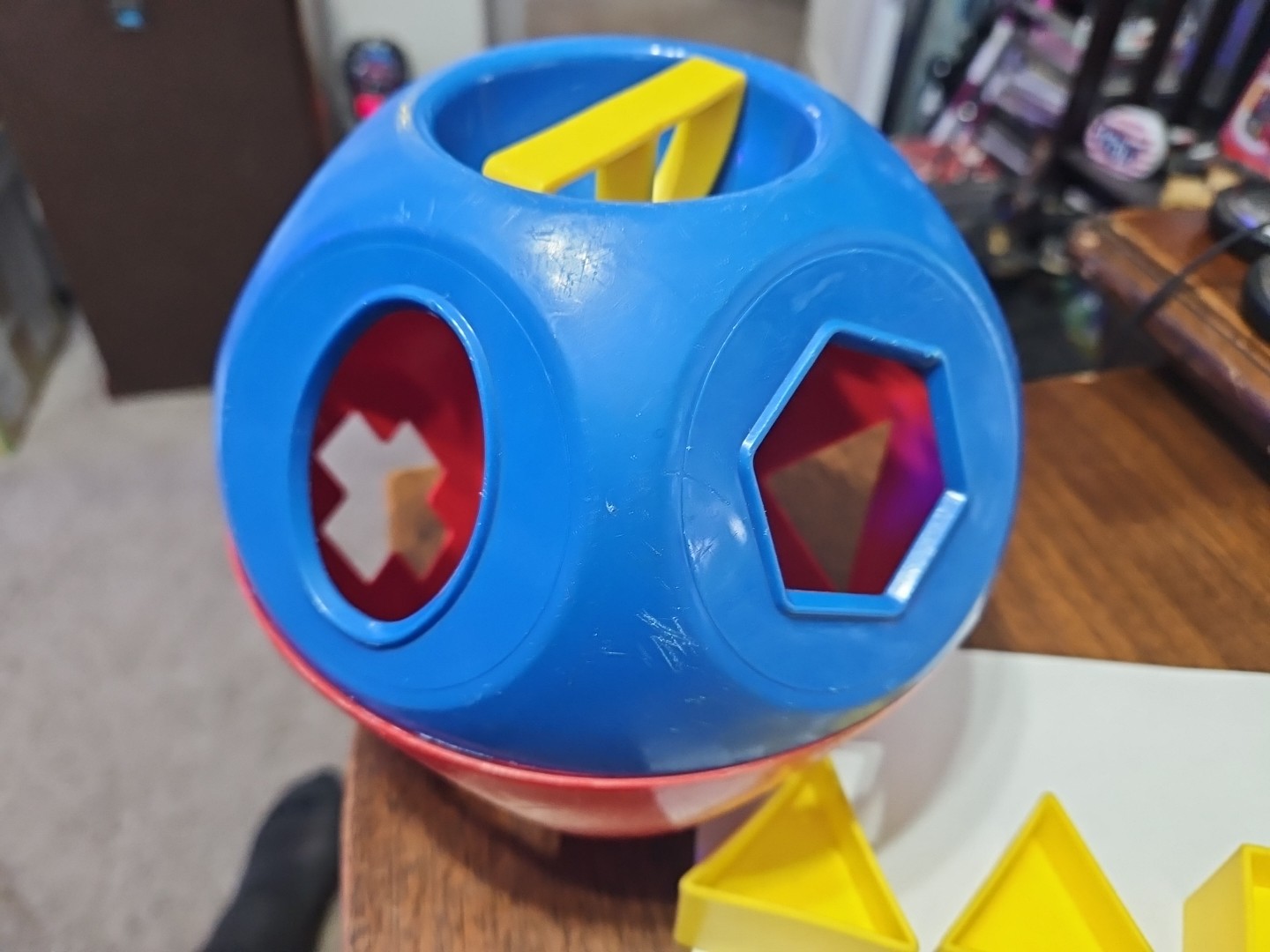 Vintage TUPPERWARE Classic SHAPE-O Ball With 9 Pieces