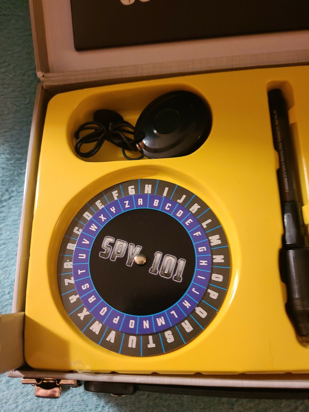 Top Secret I Spy Detective Suitcase and Book Brand New