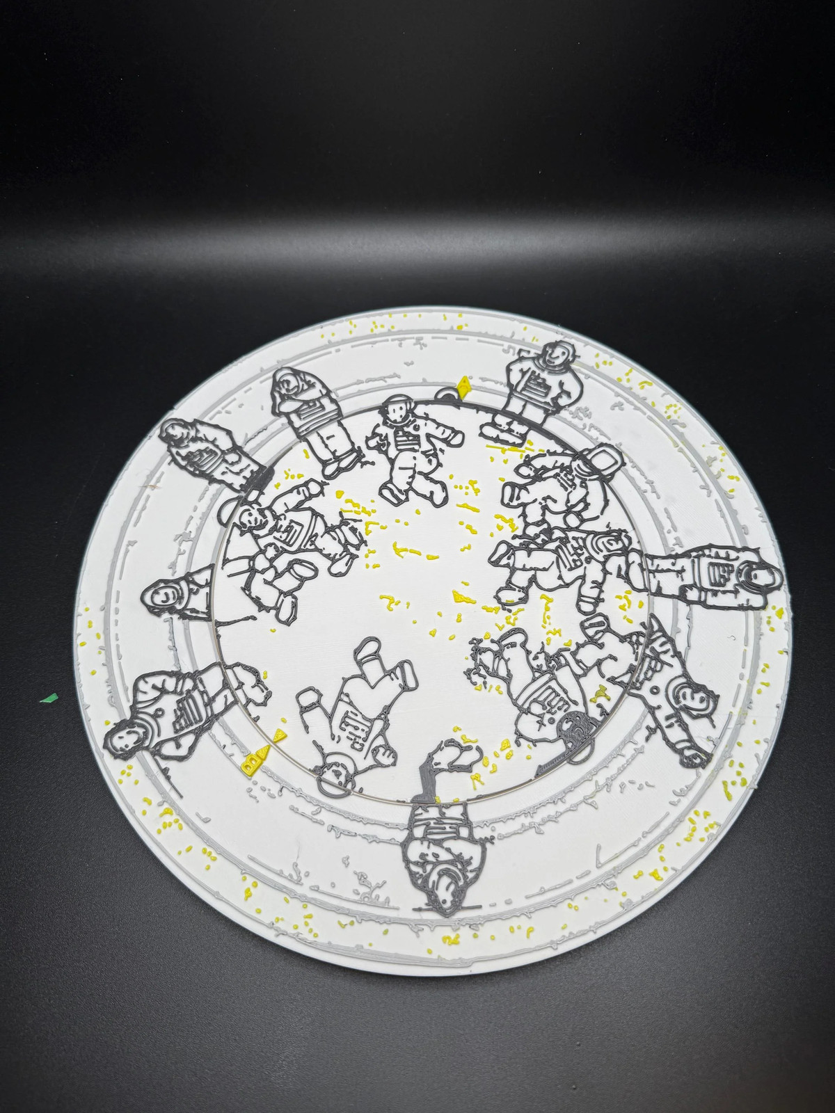 The Missing Astronaut Puzzle – Classic Optical Illusion, Unique Home Décor &