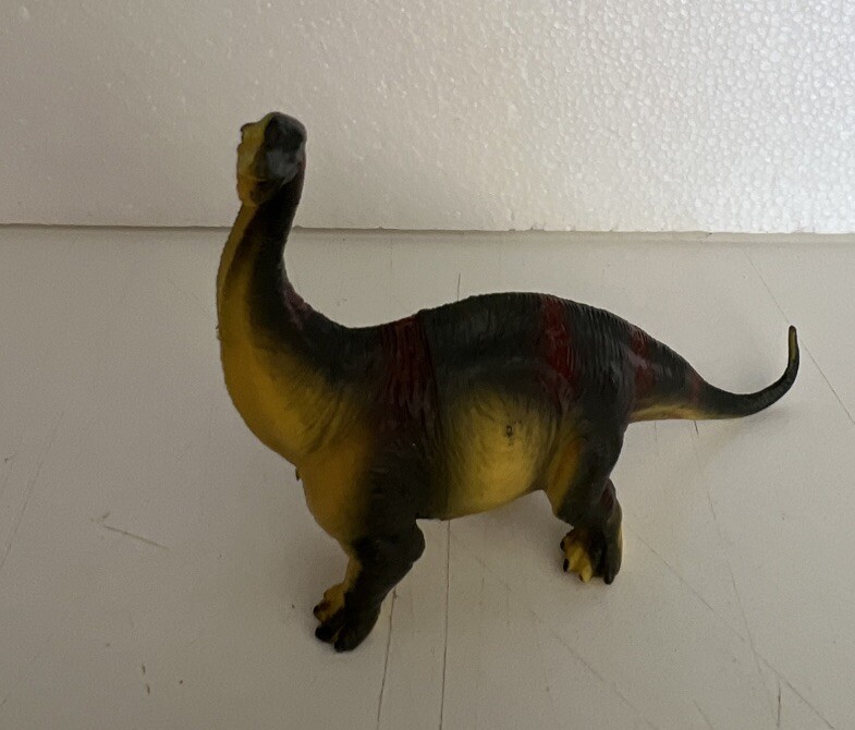 Dinosaur World Toy Set OleFun 10 Medium Dinosaurs In Storage Case Ages 3+
