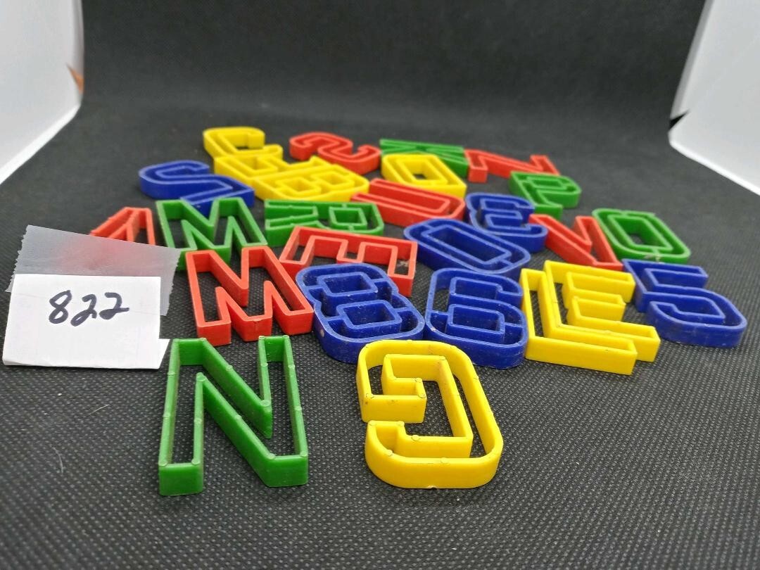 THE ALPHABET 1 1/2″ PLASTIC 26 PIECES ONE OF EACH LETTER IN DIFFERENT COLORS