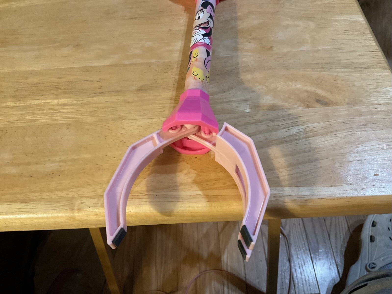 Kids Claw Hand Grabber Toys Grabbing Stick For Kids Disney Minnie Mouse Squeezer