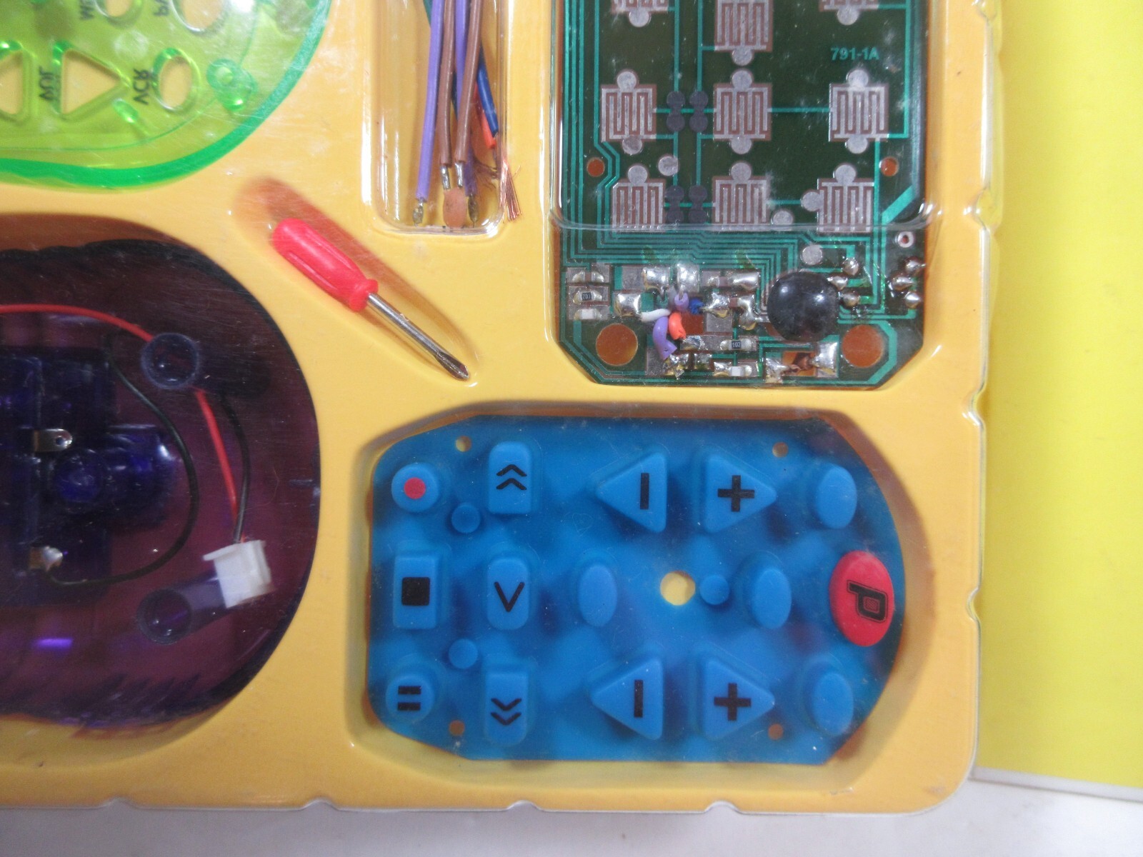 2001 Becker & Mayer Books Build Your Own Remote Control kit ages 8-12 kids toy