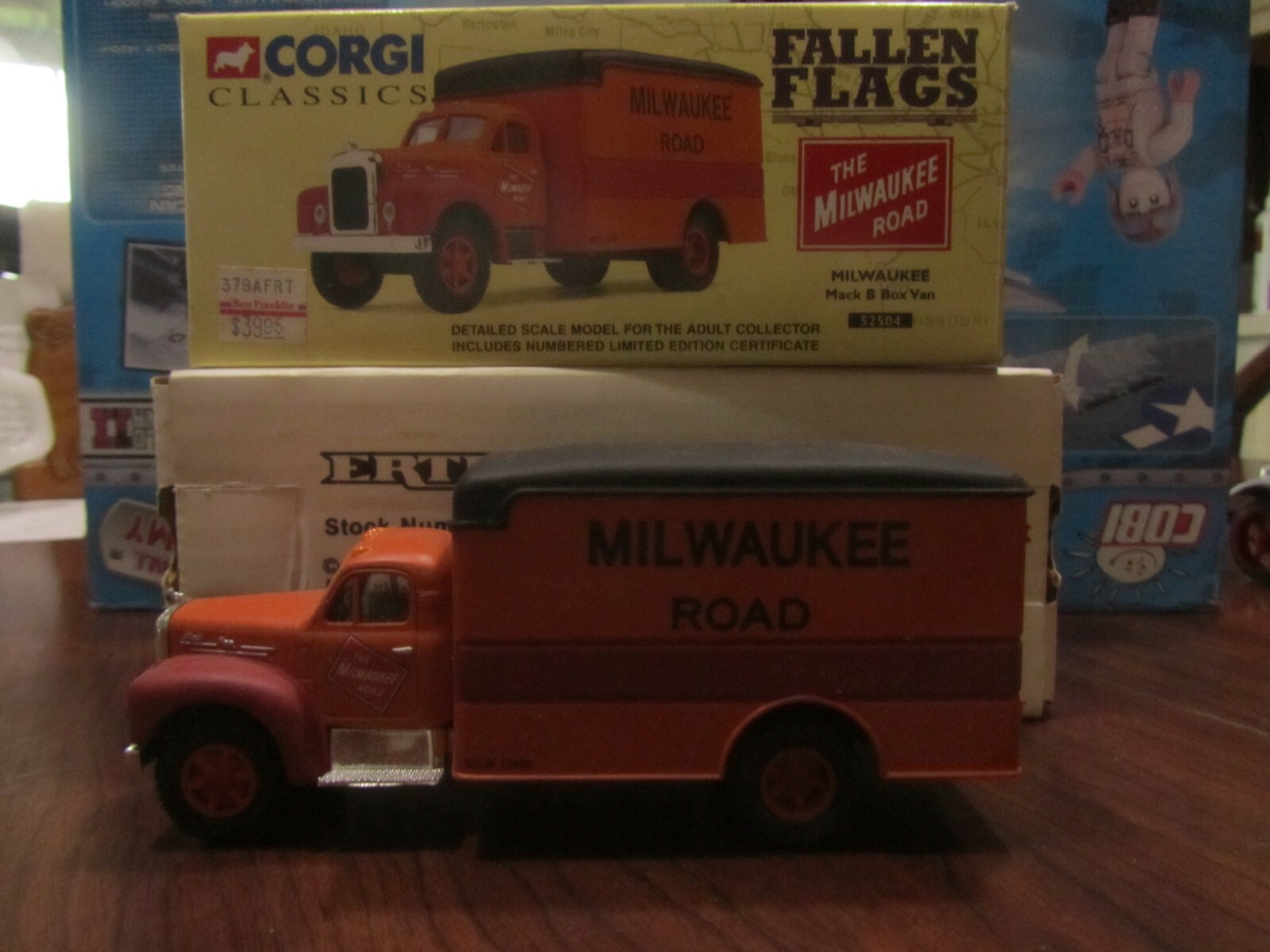 Corgi Classics 52504 Fallen Flags die cast Milwaukee Road Mack B box van (NEW)