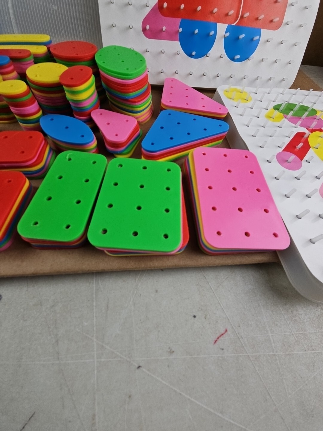 1995 Asco Picasco 4 Educational Game Puzzle Peg Board Toy France Learning Game