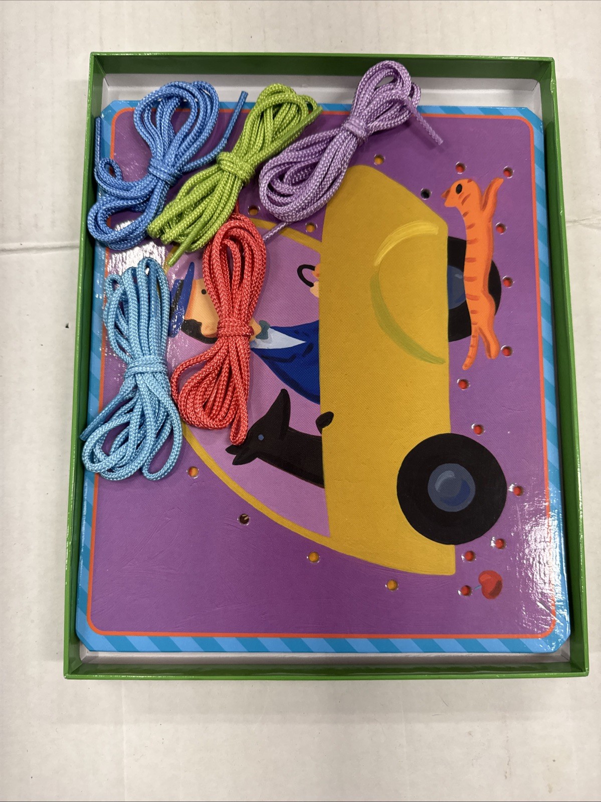 EUC 2003 eeBoo “Things That Go” Lacing Cards with 5 Cards & Laces