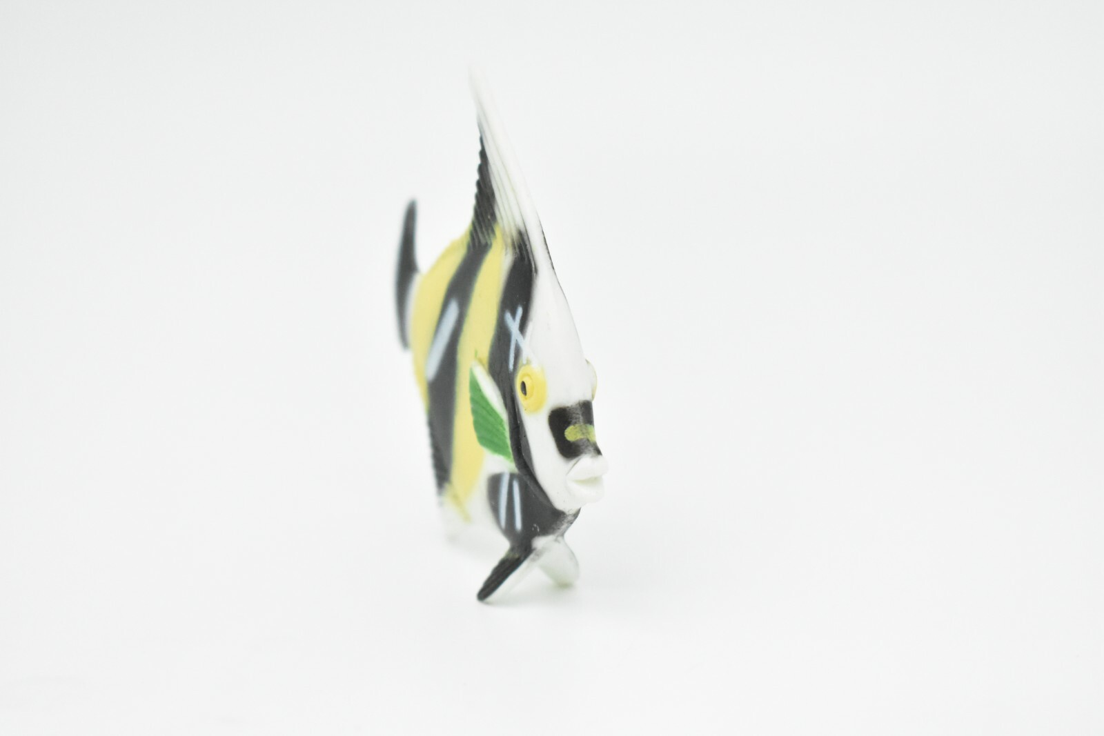 Tropical Fish Toy, Moorish Idol, Realistic Plastic Replica 2″ CWG136 BB28