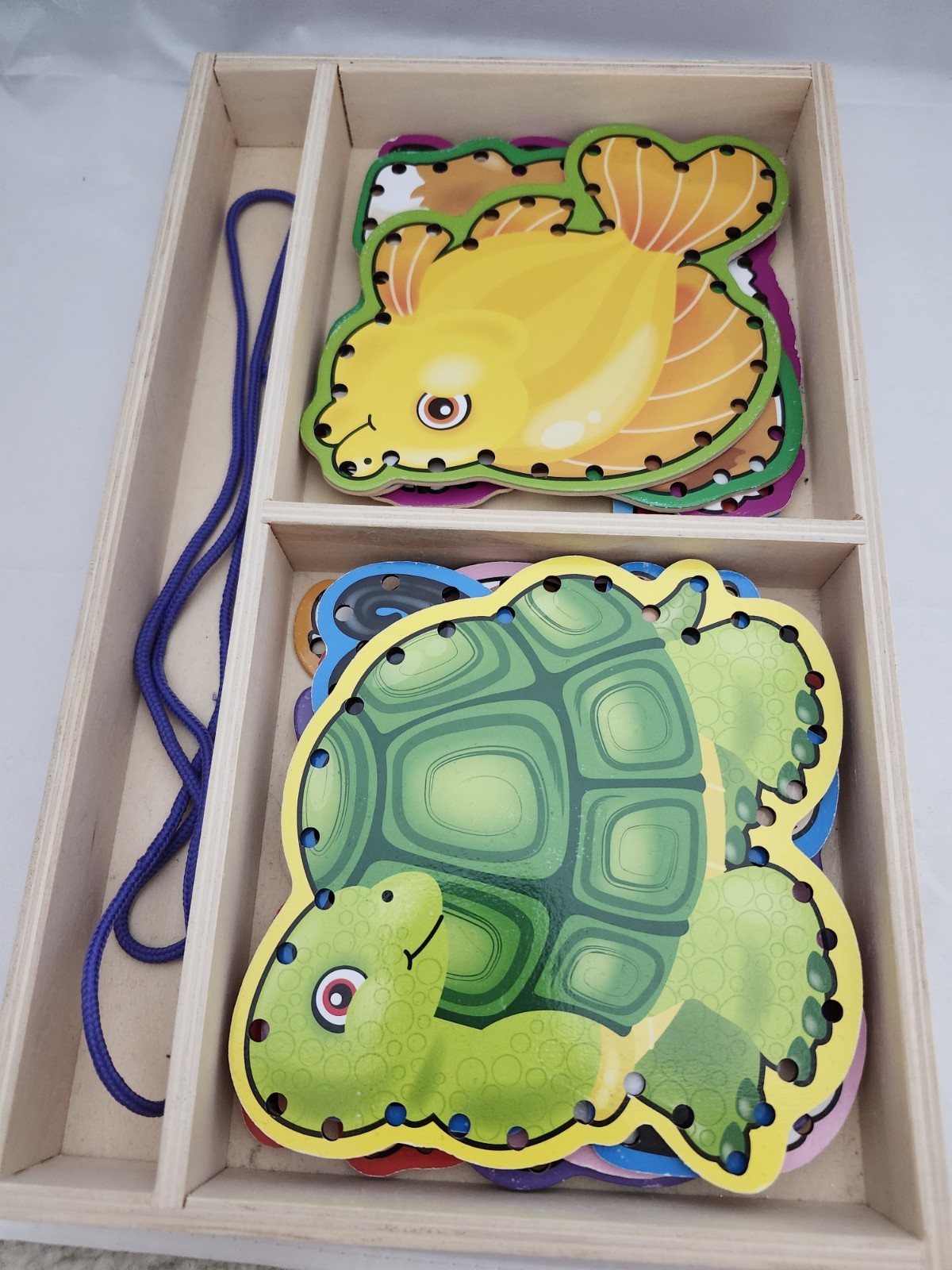 Melissa & Doug Lace & Trace Farm Animal Set With Wooden Case 10 Animals 1 String