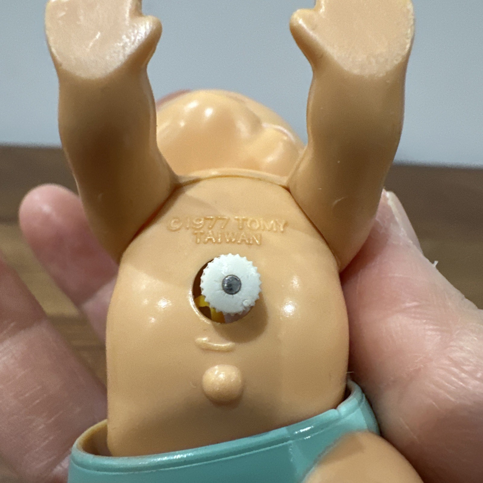 Vintage Tomy 1977 Wind Up Toy Crawling Baby Girl Blue Diaper & Hairbow ~ Tested