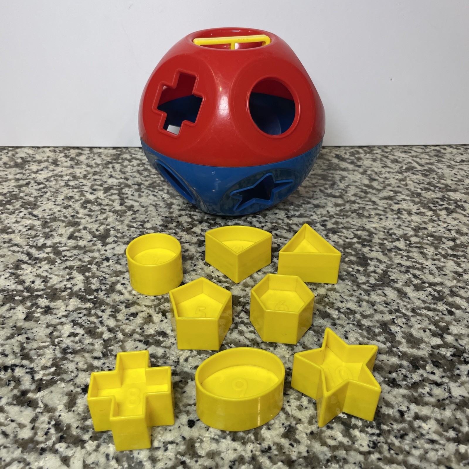 Vintage 1980’s Tupperware Shape-O Shape Sorter Ball 8 Shapes 80s Sorting Toy