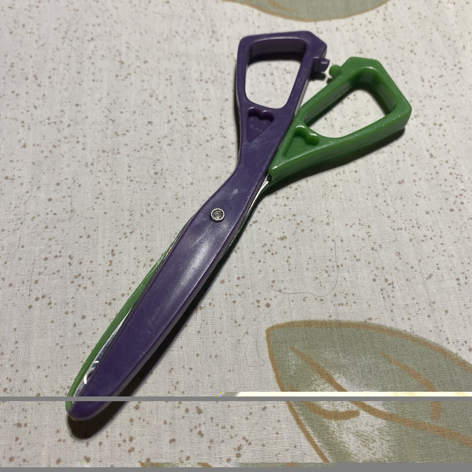 Unbranded 5 1/2″ KIDS SAFETY SCISSORS: Blunt Tip, Green & Purple, Hearts