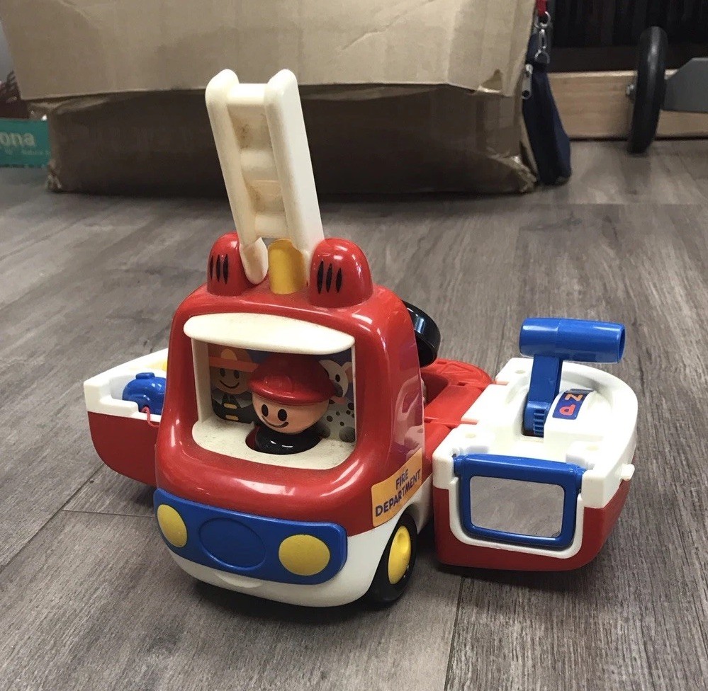 Vintage 1996 DISCOVERY TOYS PLASTIC FIRE TRUCK COMPLETE With All Attachments