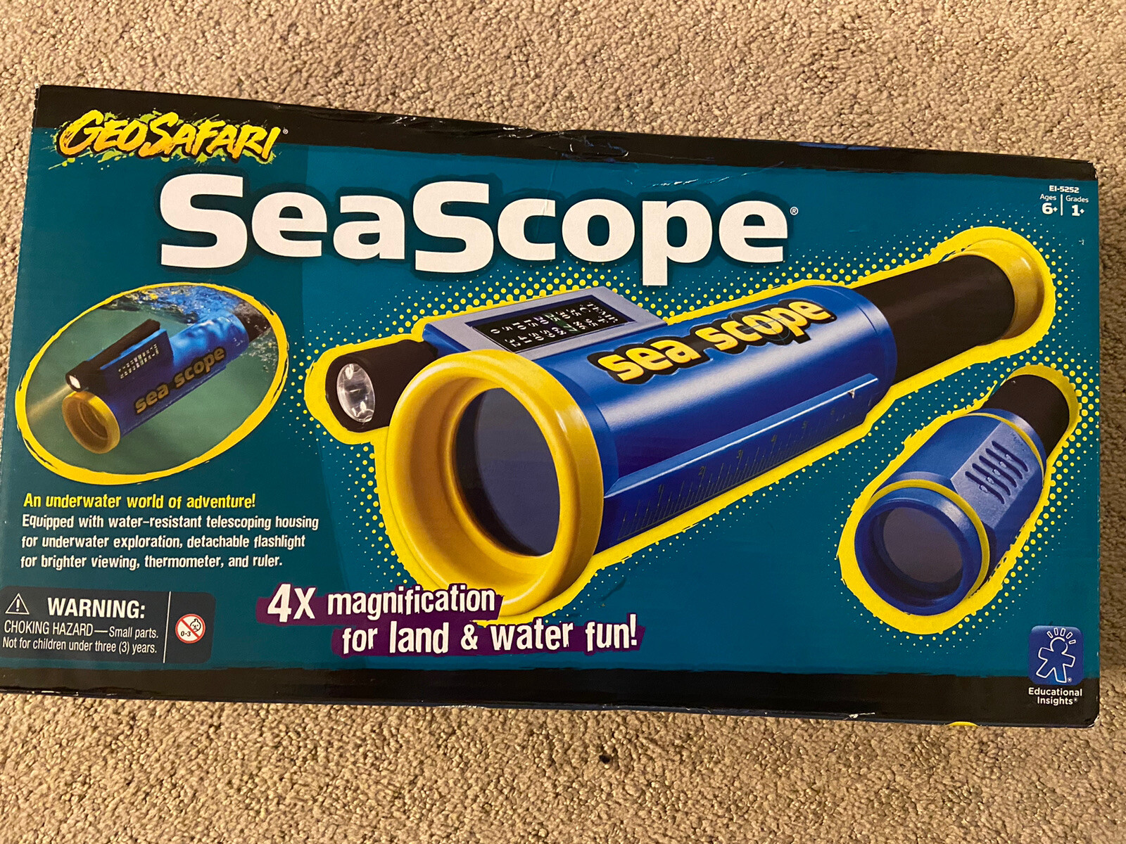 Geosafari Seascape Underwater Magnifier and Light (Batteries Included)