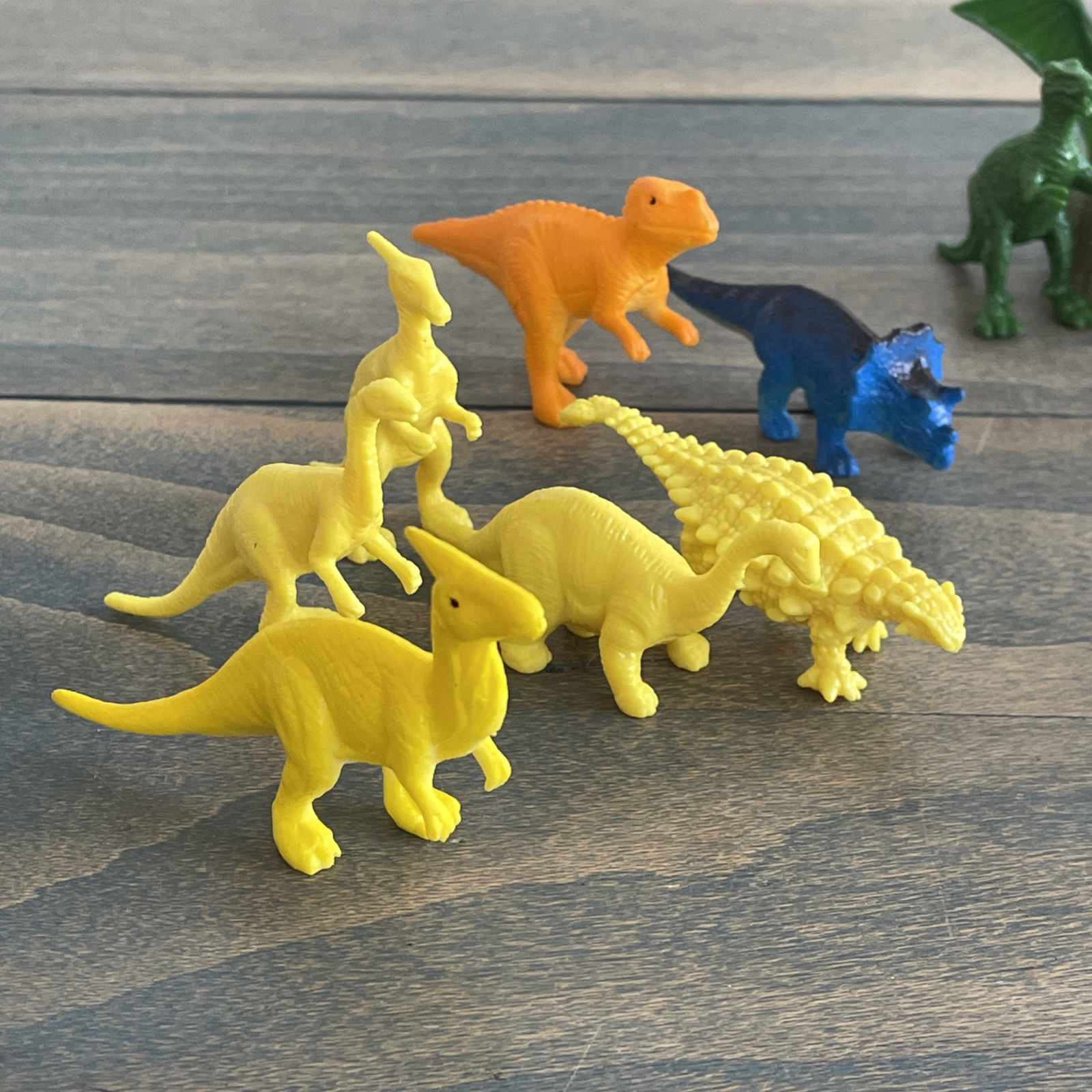 Lot 20 Mini Dinosaur Toys Plastic Rubber Classroom Party Favor(L6)
