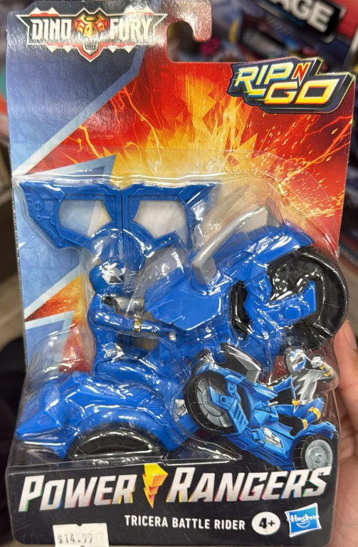 Power Rangers Dino Fury Rip N Go Tricera Battle Rider with Blue Ranger –