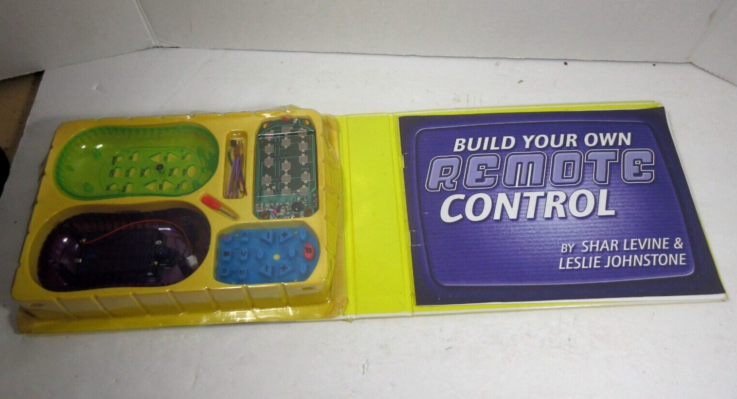 2001 Becker & Mayer Books Build Your Own Remote Control kit ages 8-12 kids toy