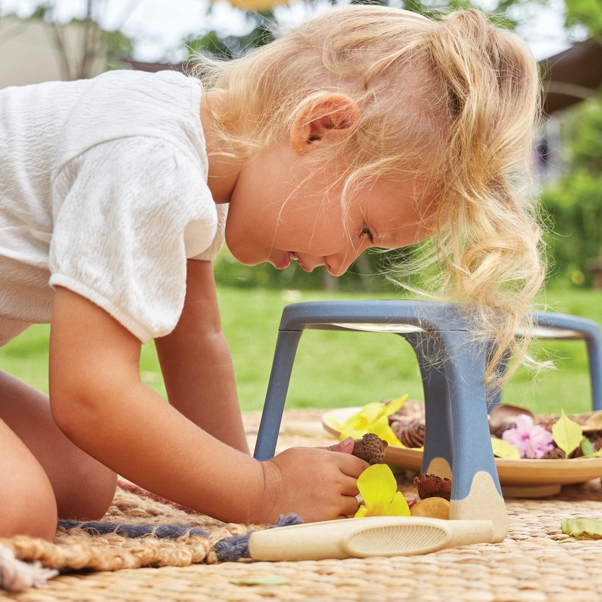 Kaplan Early Learning All-Weather Tabletop Magnifier – Set of 2